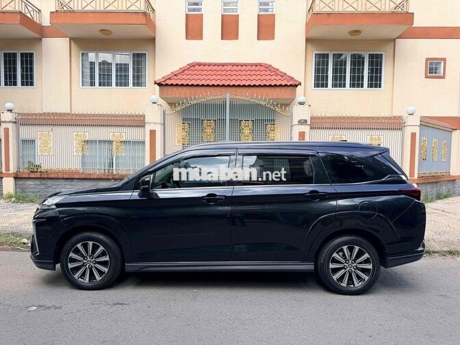 Toyota Veloz Cross 2023 7 chỗ Tự động Đen