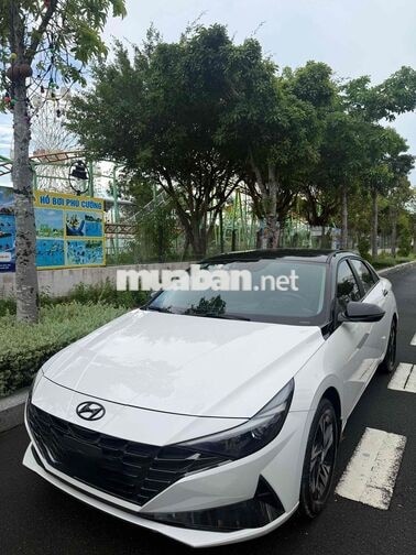 HYUNDAI ELANTRA 1.6 AT ĐẶC BIỆT 27.000KM TRẮNG