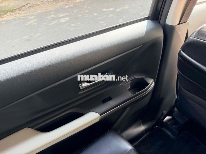 Toyota Veloz Cross 2023 7 chỗ Tự động Đen