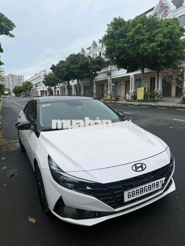 HYUNDAI ELANTRA 1.6 AT ĐẶC BIỆT 27.000KM TRẮNG