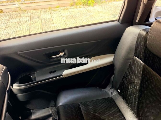 Toyota Veloz Cross 2023 7 chỗ Tự động Đen
