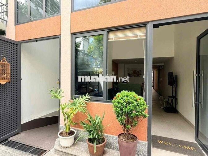 CHDV full nội thất 2pn2wc penthouse cực đẹp ngay cv Hoàng Văn Thụ