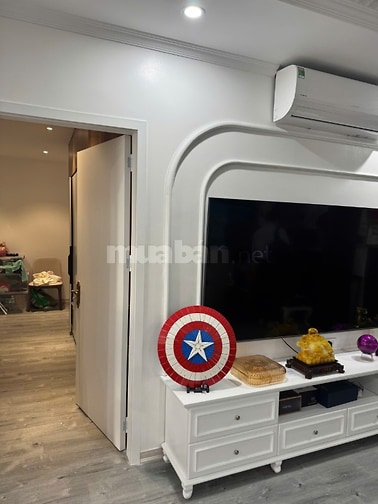 Bán căn hộ cao cấp tầng trung, diện tích 132 m2, Phường Bạch Mai