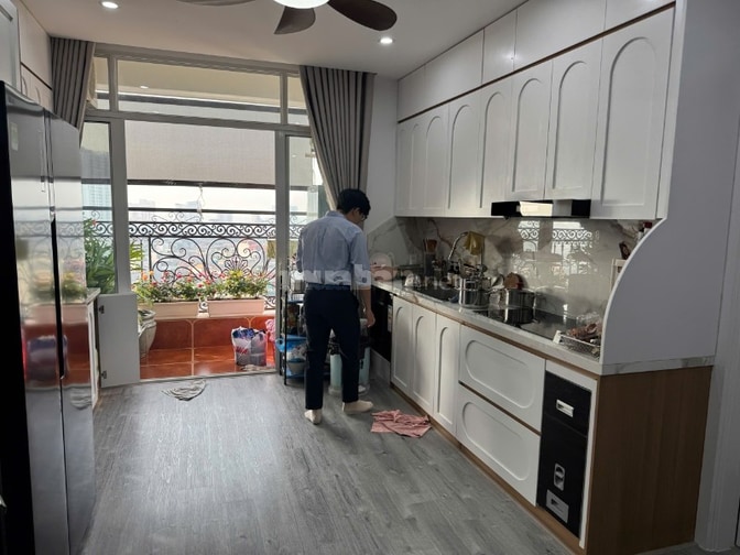 Bán căn hộ cao cấp tầng trung, diện tích 132 m2, Phường Bạch Mai