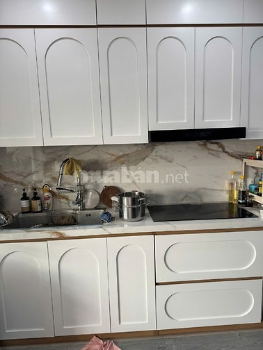 Bán căn hộ cao cấp tầng trung, diện tích 132 m2, Phường Bạch Mai