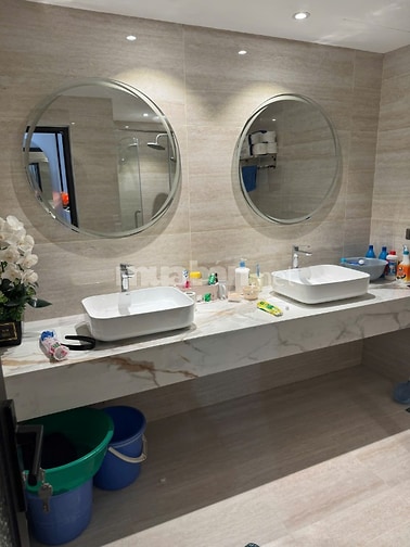 Bán căn hộ cao cấp tầng trung, diện tích 132 m2, Phường Bạch Mai