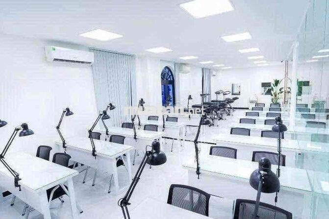 Cho thuê toà nhà Nguyễn văn cừ Q1:6x15m-7Lầu-có thang may Giá:70tr