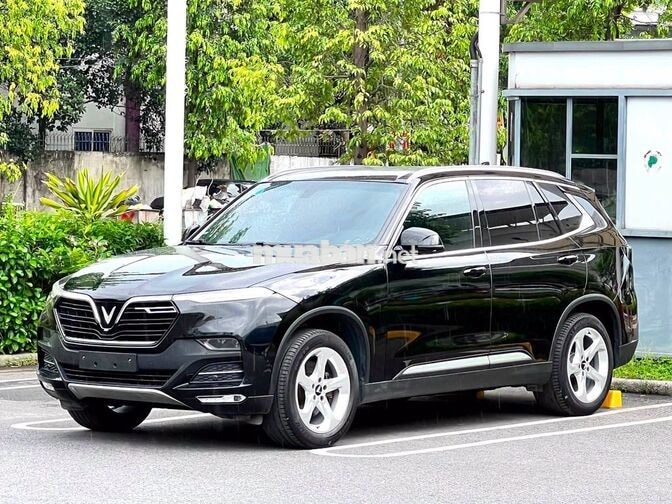 VinFast Lux SA 2022 Plus 5v3 km Đen