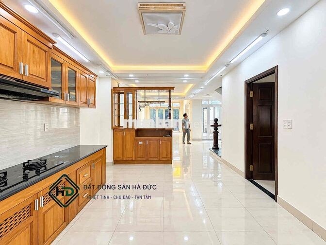 Biệt thự 7x25 đúc 3 lầu vị trí cực đẹp gần UBND Quận 12