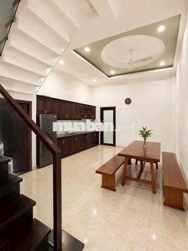 cho thuê nhà fun nội thất : dt: 5x25 giá 14tr