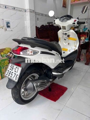 Piaggio Fly màu trắng