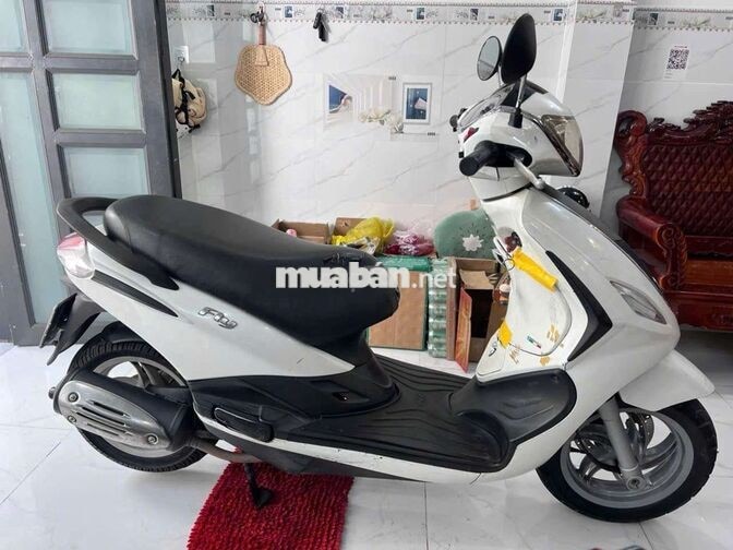 Piaggio Fly màu trắng