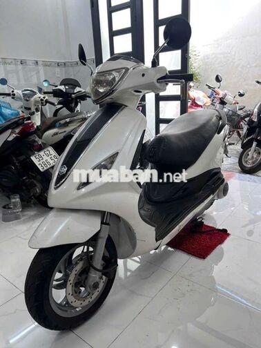 Piaggio Fly màu trắng