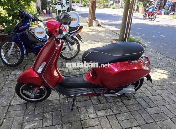 Piaggio Sprint màu Đỏ