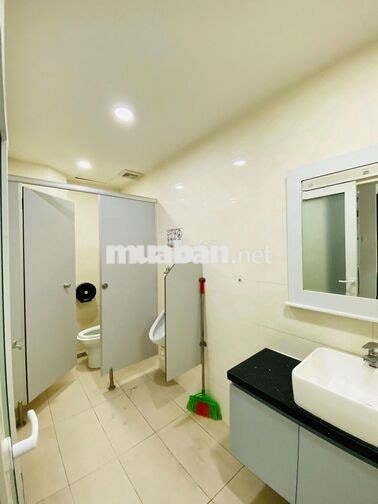 TÒA NHÀ VĂN PHÒNG MỚI HOÀN THIỆN CÁCH VẠN HẠNH MALL 1 PHÚT QUẬN 10 