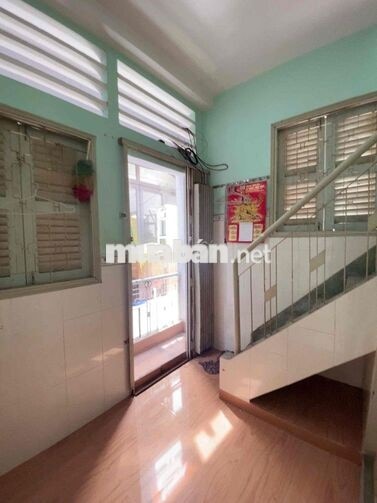 cho thuê nhà 3 tầng , dt 10m2 , 2pn , Hoàng Diệu Q4.