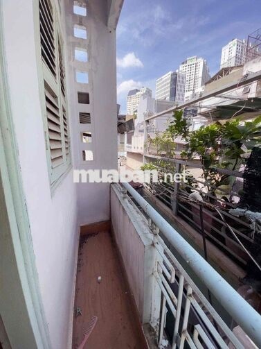 cho thuê nhà 3 tầng , dt 10m2 , 2pn , Hoàng Diệu Q4.