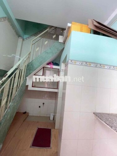cho thuê nhà 3 tầng , dt 10m2 , 2pn , Hoàng Diệu Q4.
