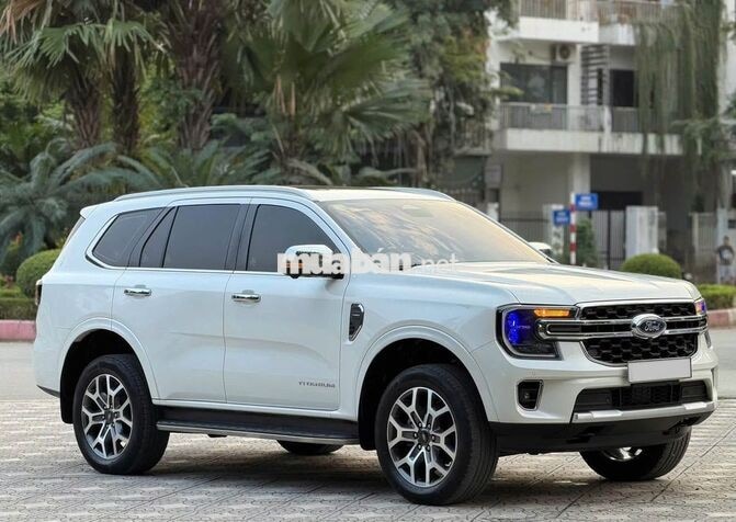 Ford Everest 2023 Titanium 4x2 40.000 km