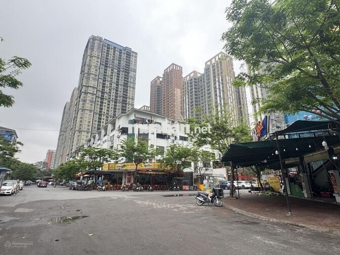 Cho thuê LK Hoàng Thành, Nguyễn Văn Lộc DT 110m2 5 tầng giá 40 tr/th