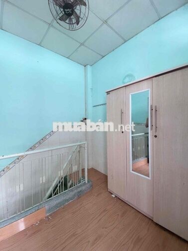 cho thuê nhà 3 tầng , dt 10m2 , 2pn , Hoàng Diệu Q4.