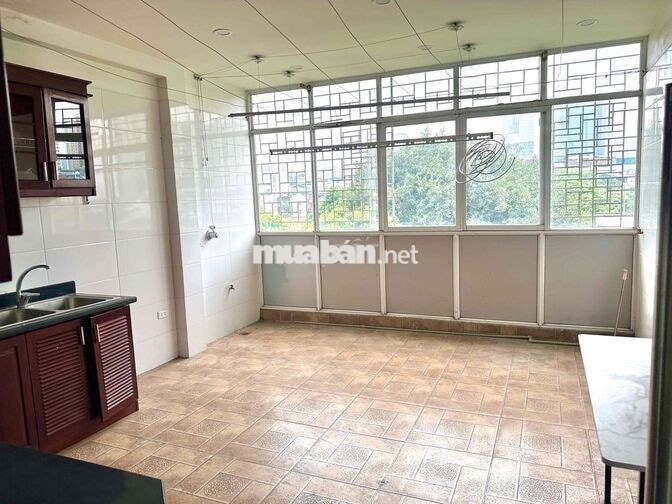 Full điều hoà, máy giặt, bếp, điện nhà nước, vskk, view phố.