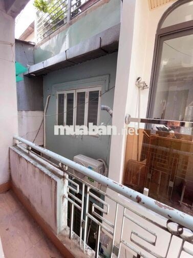 cho thuê nhà 3 tầng , dt 10m2 , 2pn , Hoàng Diệu Q4.