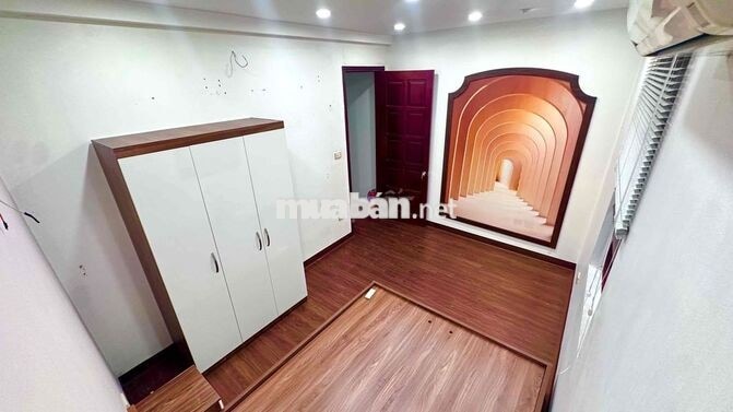 Full điều hoà, máy giặt, bếp, điện nhà nước, vskk, view phố.