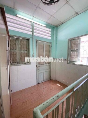 cho thuê nhà 3 tầng , dt 10m2 , 2pn , Hoàng Diệu Q4.