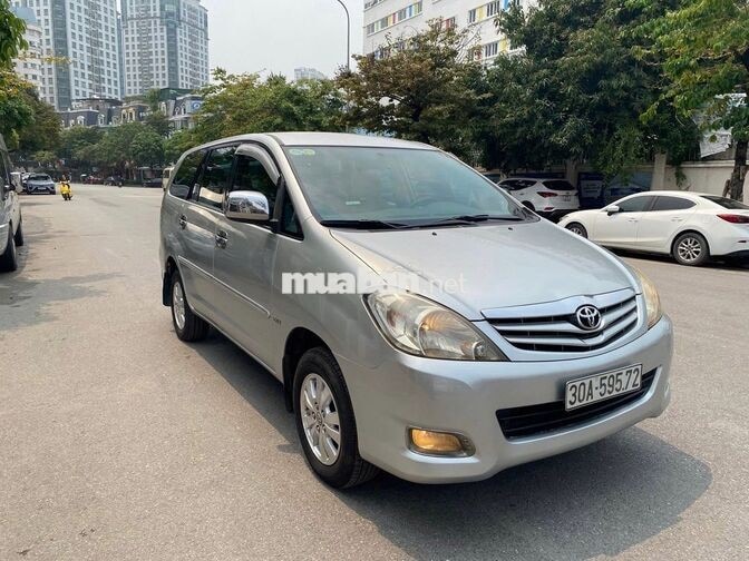 Toyota Innova 2010 G bạc 7 chỗ