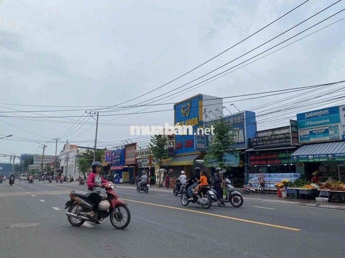 Bán đất tặng nhà cấp 4 kinh doanh tốt