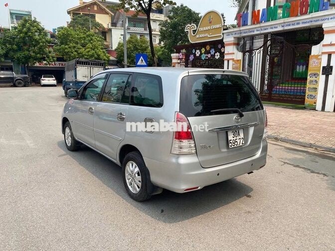 Toyota Innova 2010 G bạc 7 chỗ