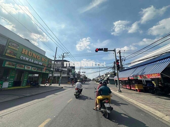 Bán đất tặng nhà cấp 4 kinh doanh tốt