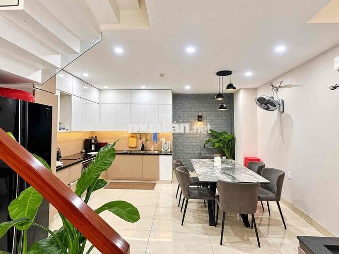 Nhà lửng 3 lầu 5x18 mặt tiền full nội thất gần trườn Nguyễn Trung Trực