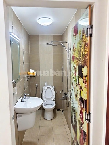 Nhà nguyên căn 1/ Hai Bà Trưng q3/ 2PN-Nội Thất Cơ Bản giá 14tr/th