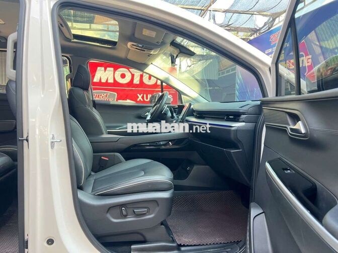 Hyundai Custin 2024 Cao Cấp 2.0T,màu trắng,4v2km