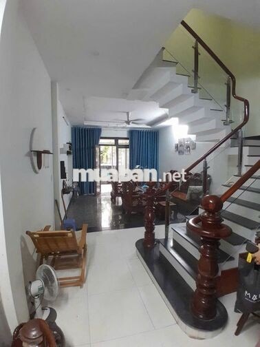 CHO THUÊ NHÀ 3 ĐƯỜNG THỐNG NHẤT SÁT LÀNG ĐẠI HỌC CÓ NỘI THẤT