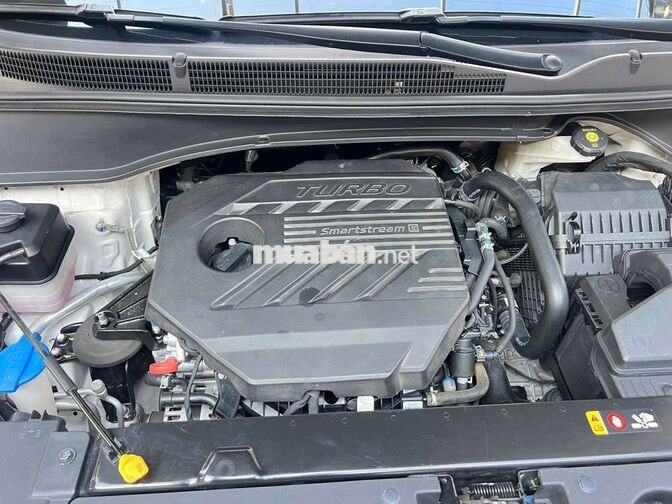 Hyundai Custin 2024 Cao Cấp 2.0T,màu trắng,4v2km