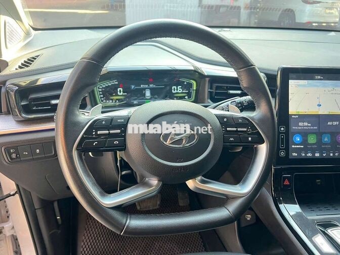 Hyundai Custin 2024 Cao Cấp 2.0T,màu trắng,4v2km