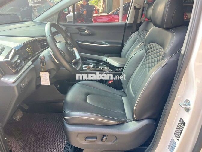 Hyundai Custin 2024 Cao Cấp 2.0T,màu trắng,4v2km