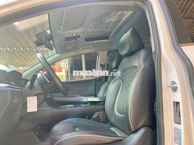 Hyundai Custin 2024 Cao Cấp 2.0T,màu trắng,4v2km