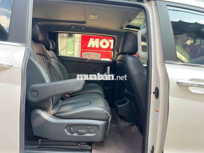 Hyundai Custin 2024 Cao Cấp 2.0T,màu trắng,4v2km