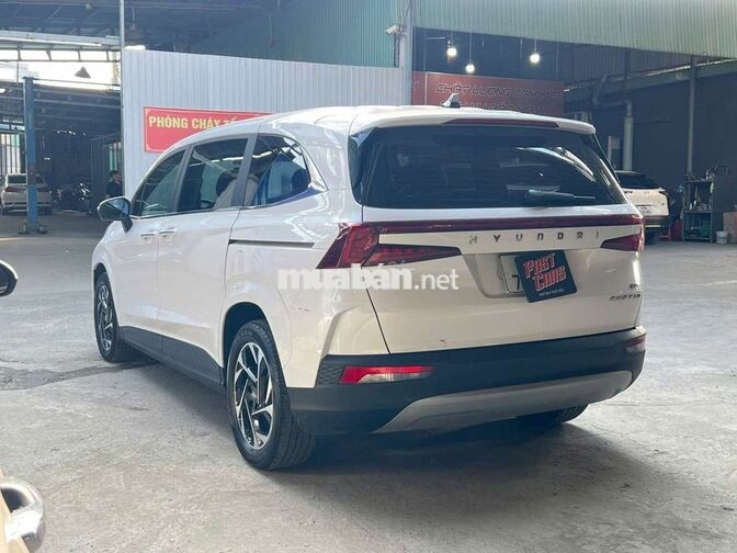 Hyundai Custin 2024 Cao Cấp 2.0T,màu trắng,4v2km