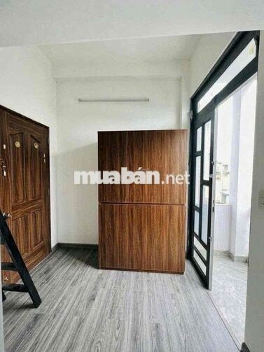 CHDV Duplex ban công ở gần đại học Nguyễn Tất Thành Q4