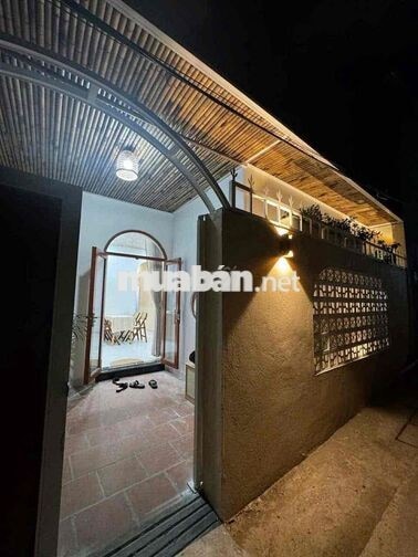 Cho thuê nhà đẹp sân vườn khu Mỹ An, Thoáng mát