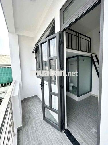 CHDV Duplex ban công ở gần đại học Nguyễn Tất Thành Q4