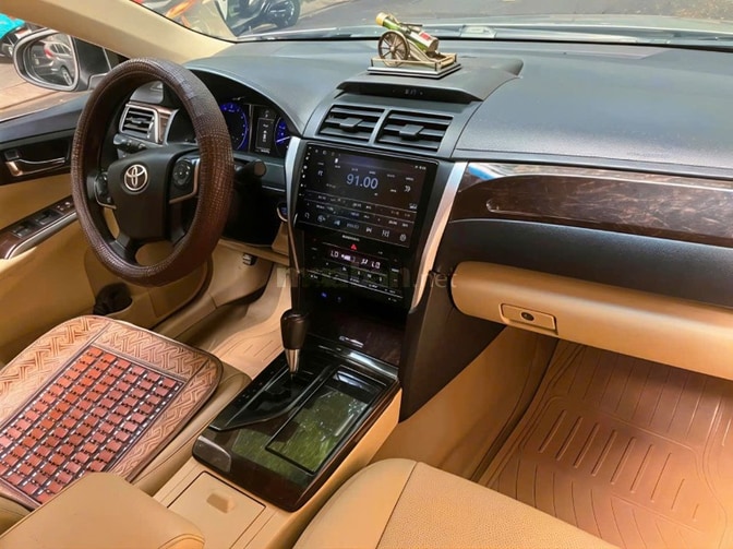 Gia đình bán xe Toyota Camry bản 2.0E đời 2016