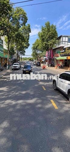 Hàng Hiếm , Mặt tiền đường Hoàng Diệu, Cách Biển 100m .