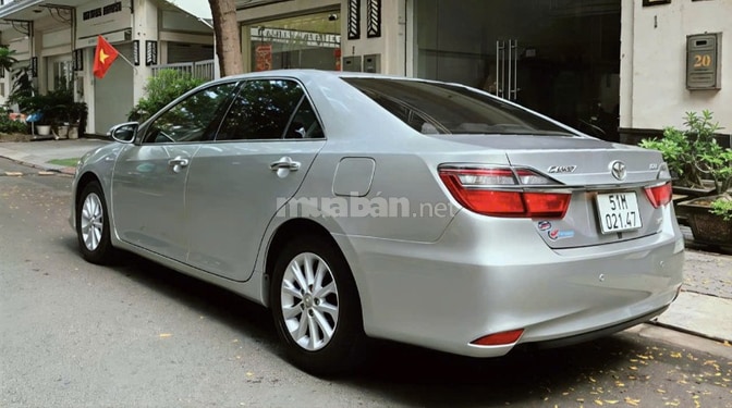 Gia đình bán xe Toyota Camry bản 2.0E đời 2016