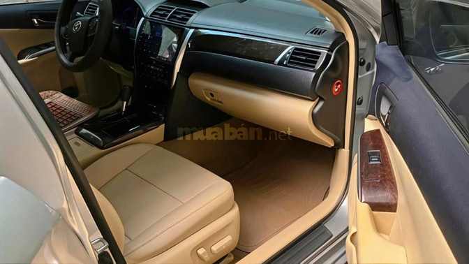 Gia đình bán xe Toyota Camry bản 2.0E đời 2016